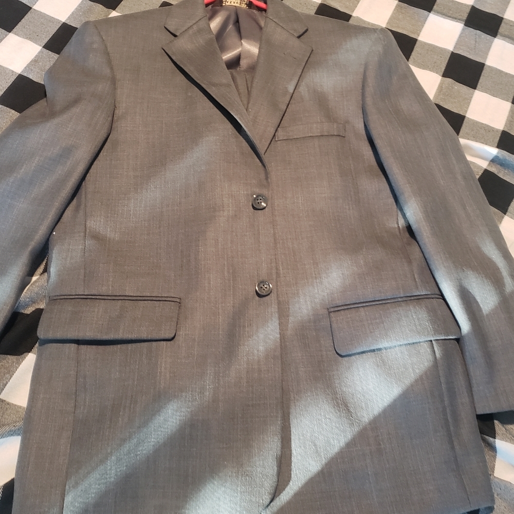 Boys 2 peice suit. Great quality.